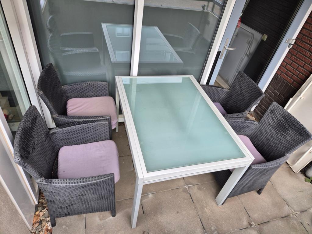 Moderne tuinset met 4 stoelen en glazen tafel, Tuin en Terras, Tuinsets en Loungesets, Ophalen, 4 zitplaatsen, Gebruikt, Wicker