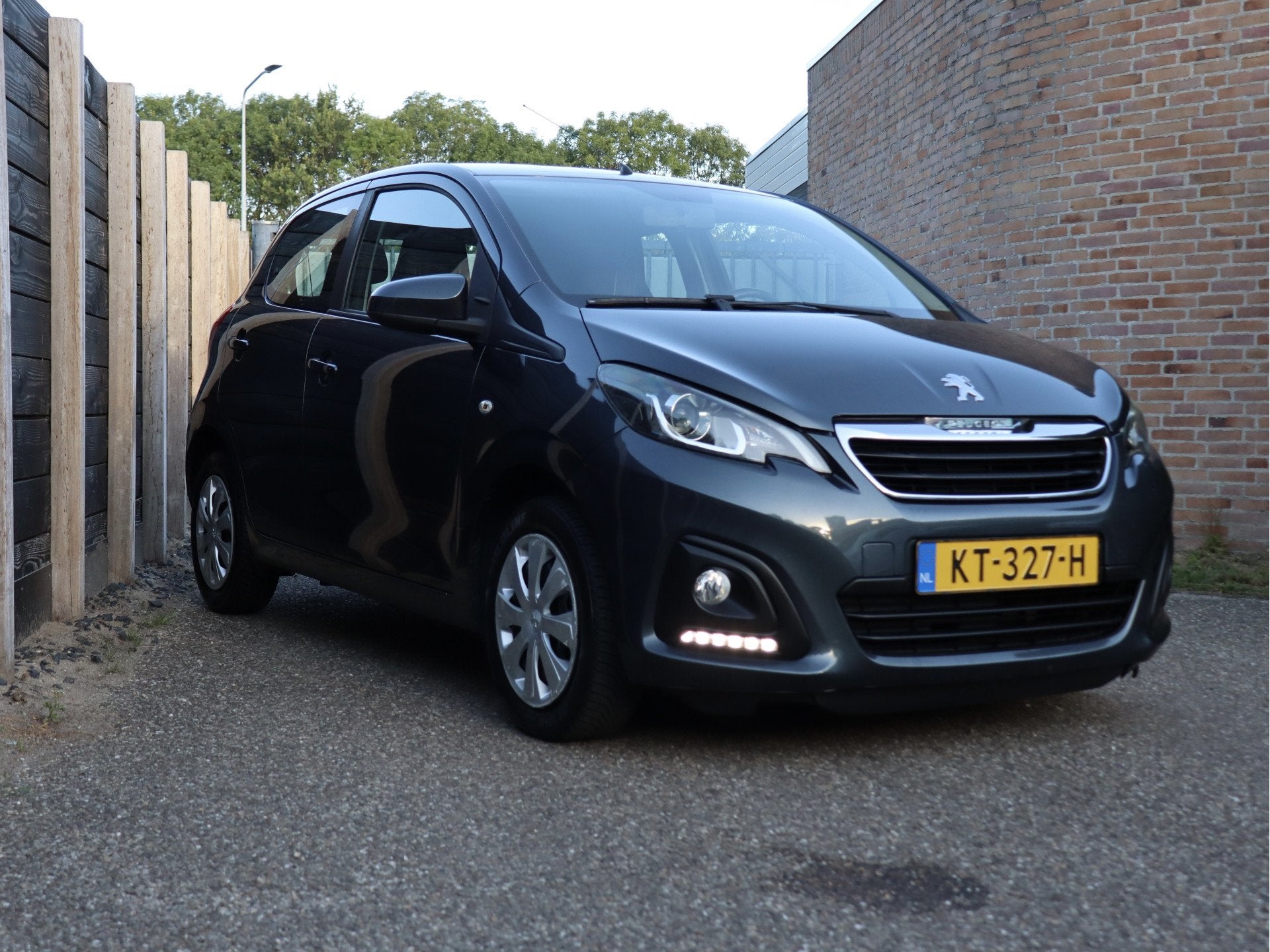 Peugeot 108 1.0 e-VTi Active airco | bluetooth (bj 2016), Voorwielaandrijving, Stof, Gebruikt, 4 stoelen
