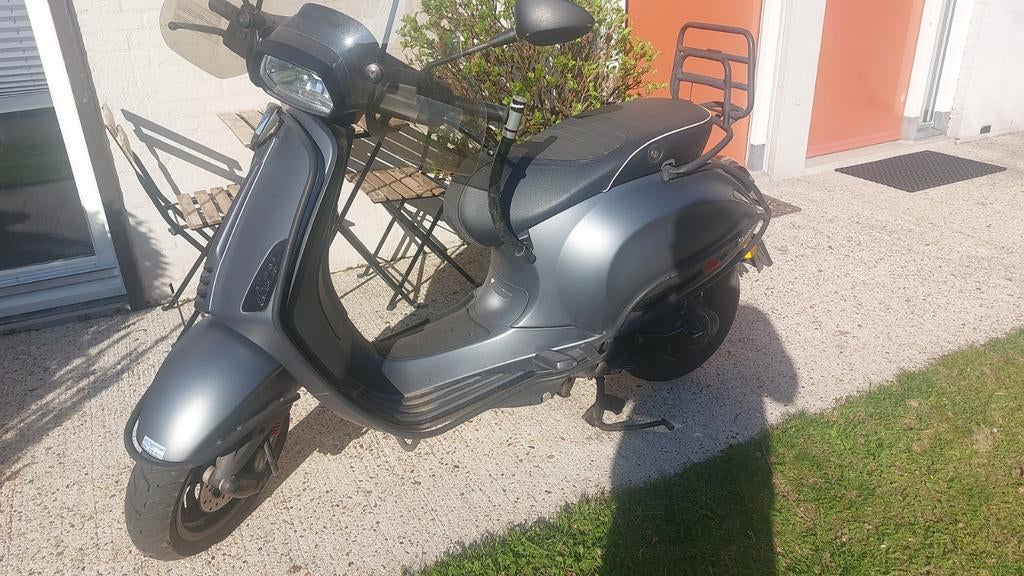 Vespa sprinter S.     november 2017, Fietsen en Brommers, Ophalen, Maximaal 45 km/u, Zo goed als nieuw, Benzine