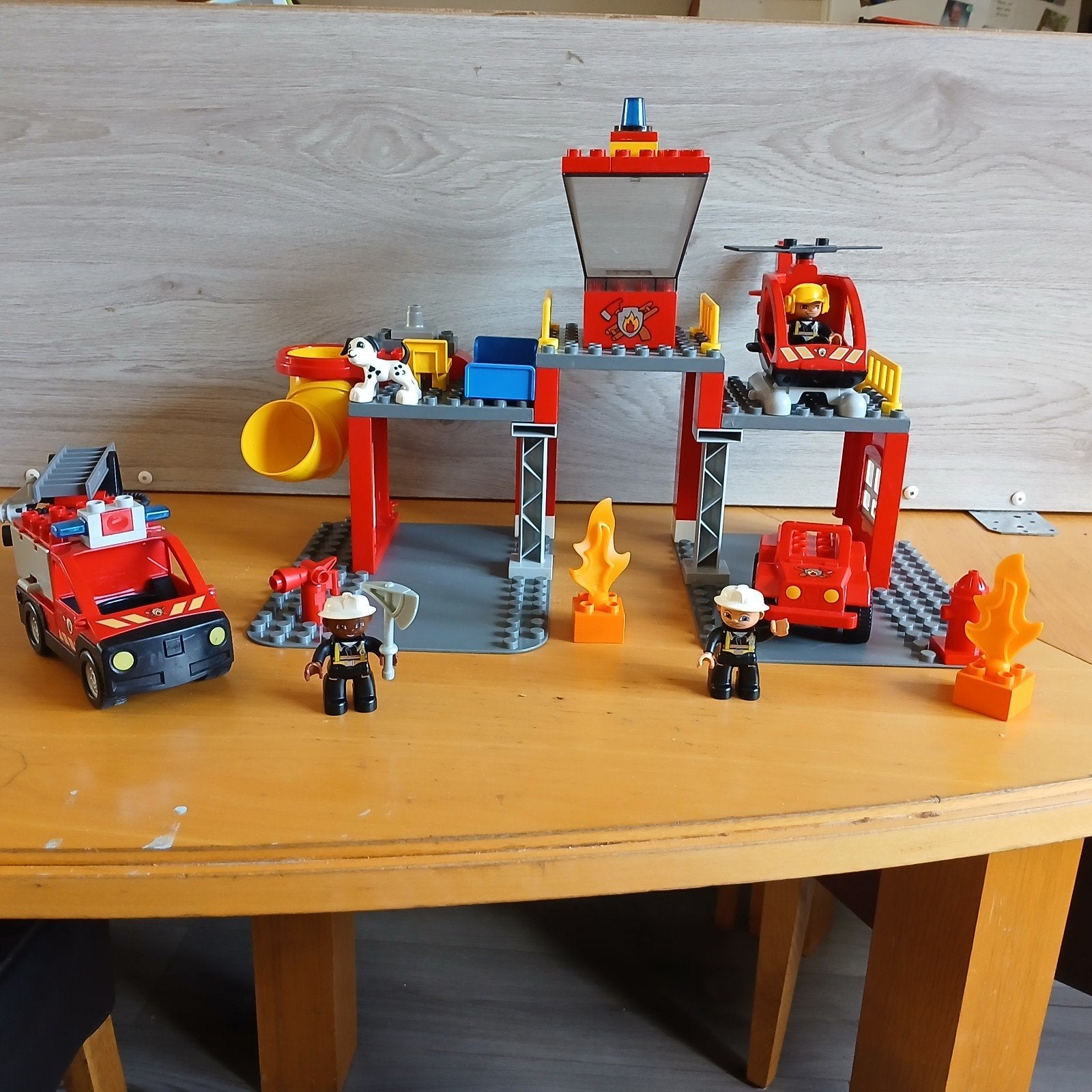 Duplo 5601 Brandweerkazerne, Ophalen of Verzenden, Zo goed als nieuw, Complete set, Duplo