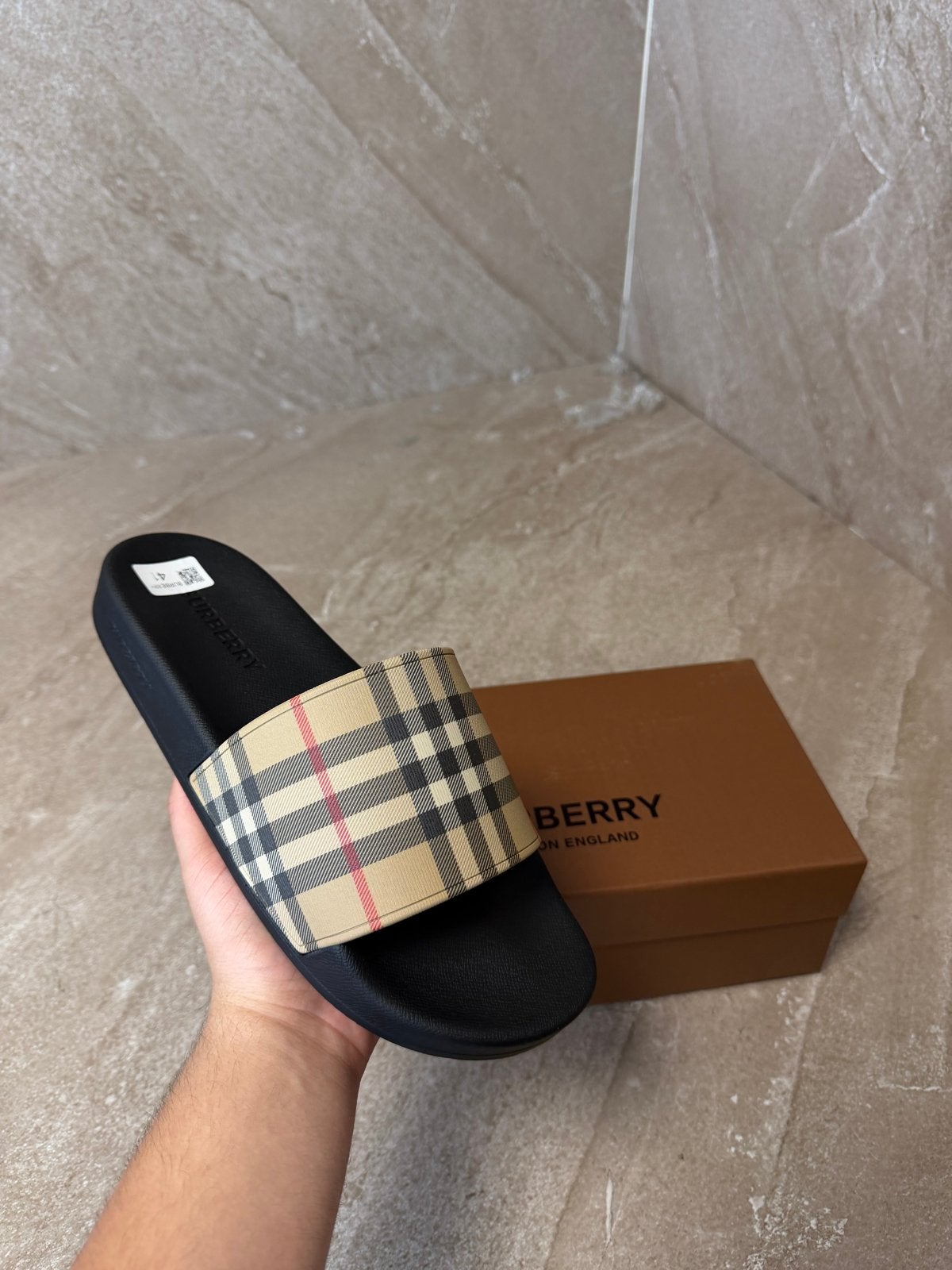Burberry Slippers - Partij, Kleding | Dames, Schoenen, Ophalen of Verzenden, Nieuw, Beige, Slippers