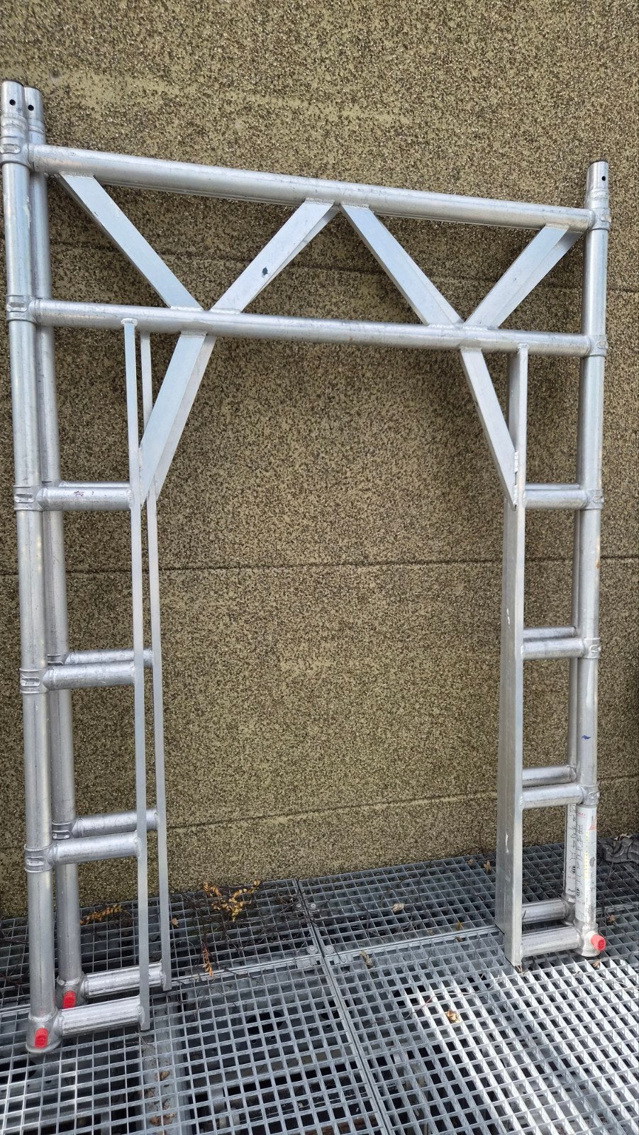 Te koop 2 doorloop frames boog frames stoepframes, Doe-het-zelf en Verbouw, Steigers, Ophalen, Nieuw, Rolsteiger of Kamersteiger
