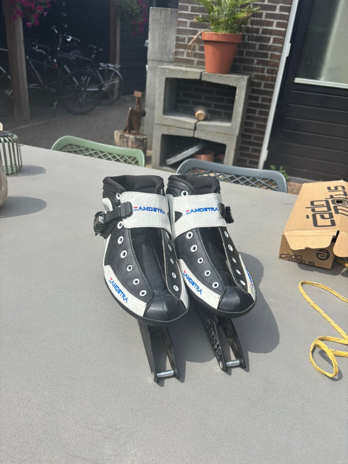Zandstra skeelerschoen met powerslide frame, Kinderen, Ophalen of Verzenden, Zo goed als nieuw, Inline skates 4 wielen