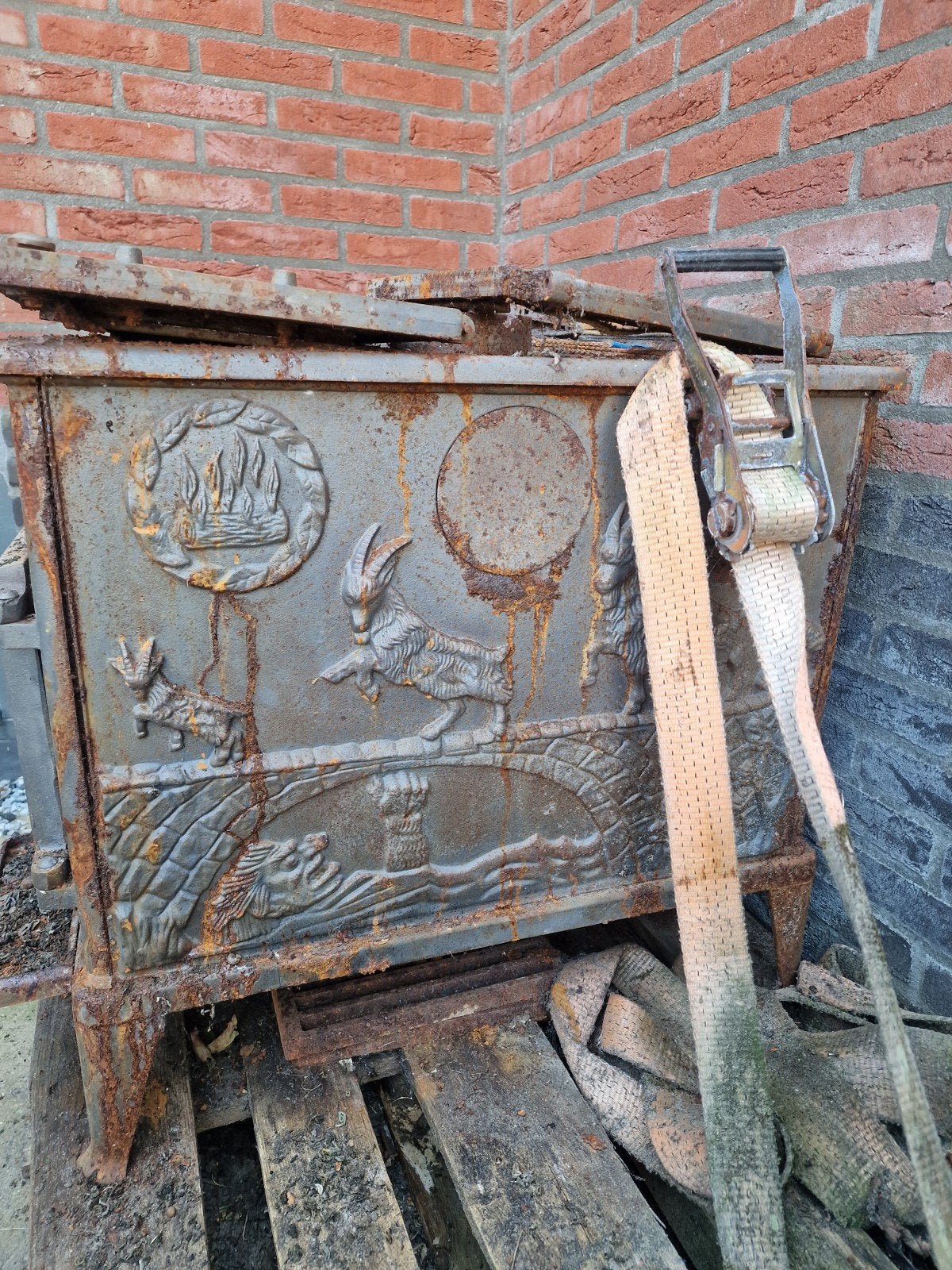 Antieke gietijzeren houtkachel - Dovre, Ophalen, Gebruikt, Vrijstaande haard, Houthaard