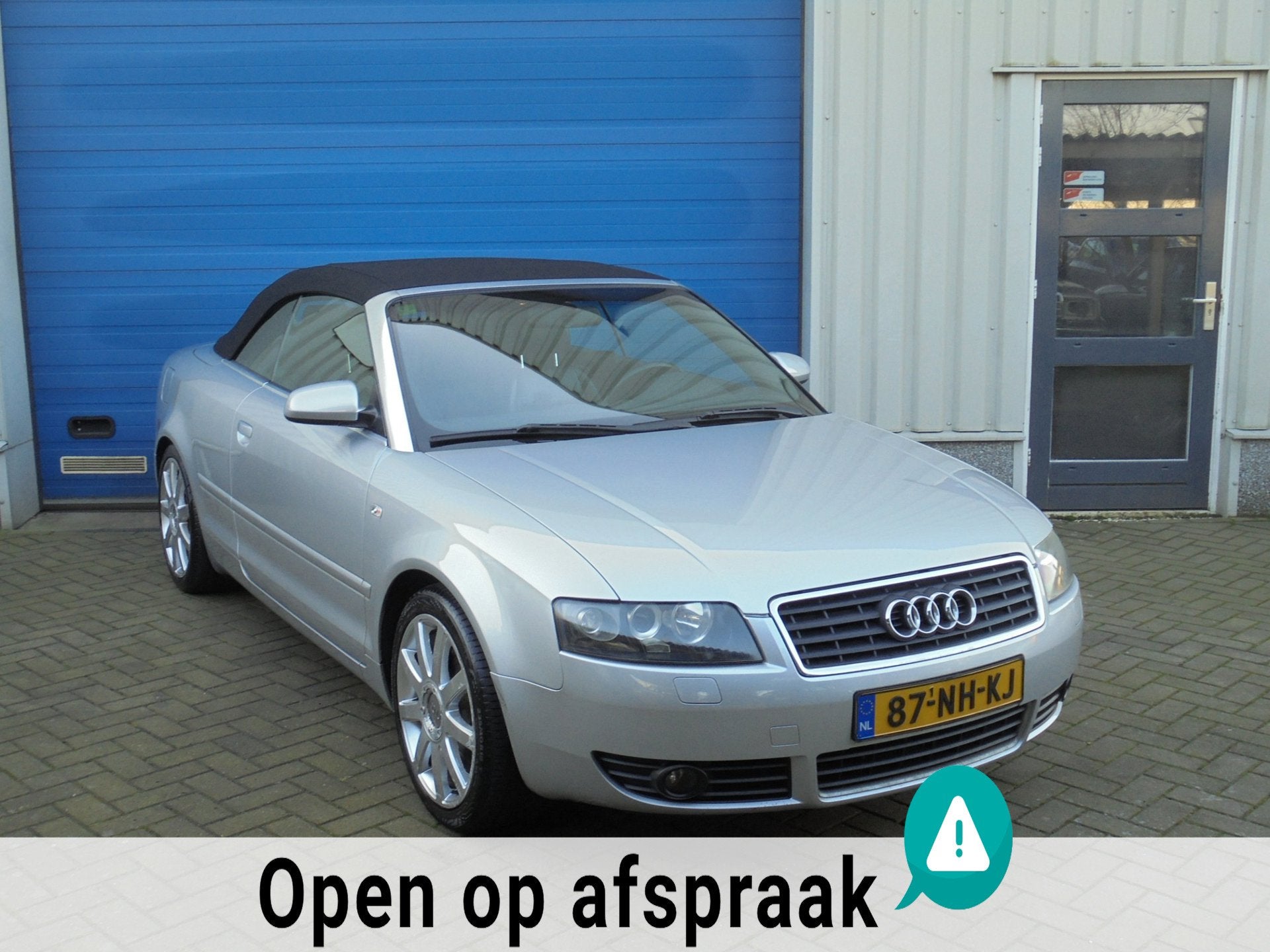 Audi A4 Cabriolet 2.4 V6 Exclusive TREKHAAK, Auto's, Gebruikt, Zwart, Cabriolet, 4 stoelen
