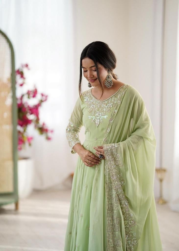 Nieuwe Anarkali Jurk - Elegante Indiase Outfit, Kleding | Dames, Maat 38/40 (M), Nieuw, Ophalen of Verzenden, Onbekend