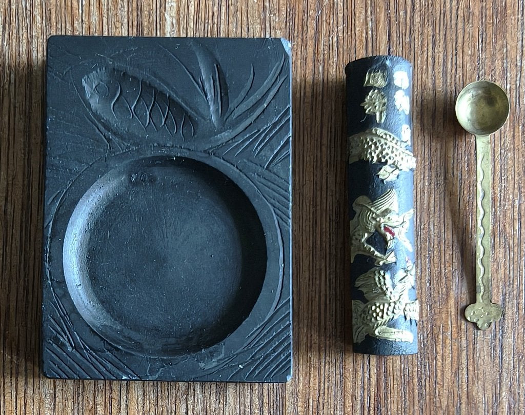 Vaste inktstaaf met drakenmotieven kaligrafie chinees+ lepel, Hobby en Vrije tijd, Tekenen, Ophalen of Verzenden, Nieuw, Overige typen
