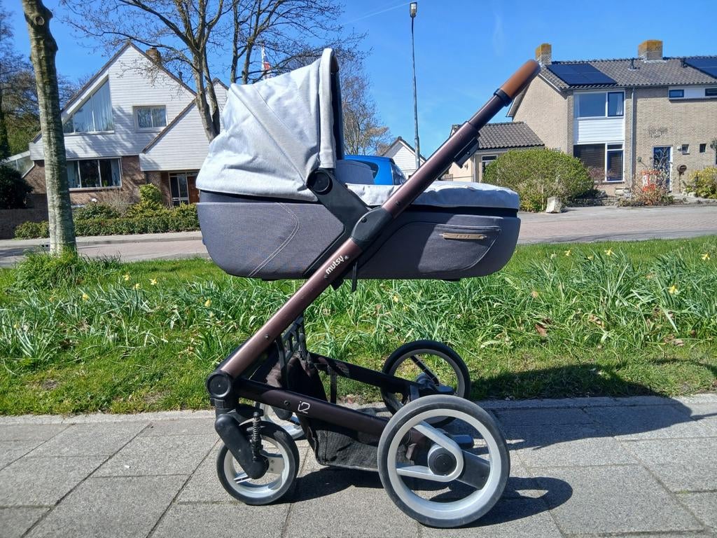 Mutsy I2 Combiwagen - Compleet met Reiswieg en Zitje, Kinderen en Baby's, Kinderwagens en Combinaties, Ophalen of Verzenden, Zo goed als nieuw