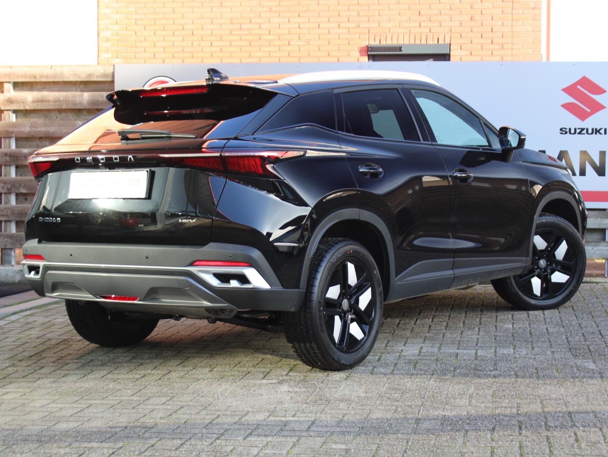 Omoda 5 1.5 T-GDi SHS-H Premium, Auto's, 12 maanden, 4 cilinders, Zwart, Nieuw