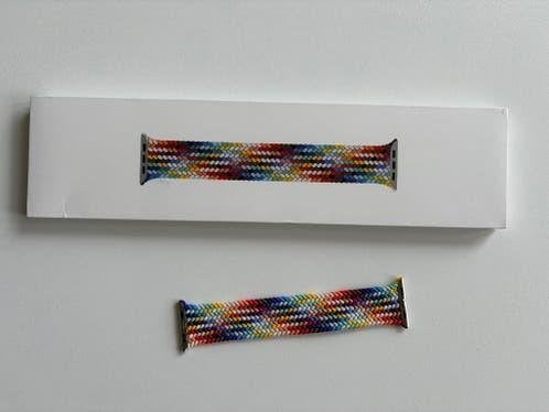 Apple Watch Pride Edition Braided Solo Loop 42-49 MM size 5, Ophalen of Verzenden, Zo goed als nieuw, Bandje, Apple Watch 42/44/45/46/49 mm