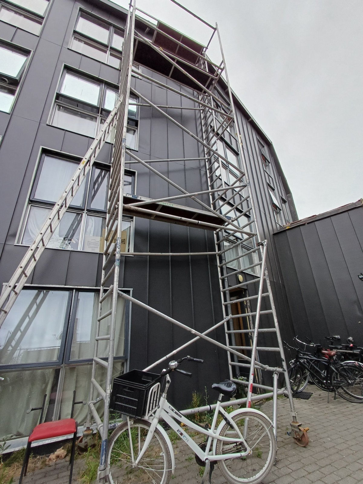 Rolsteiger te koop 12 meter hoog, 3 plateaus., Ophalen of Verzenden, Gebruikt, Gevelsteiger, 5 meter of hoger