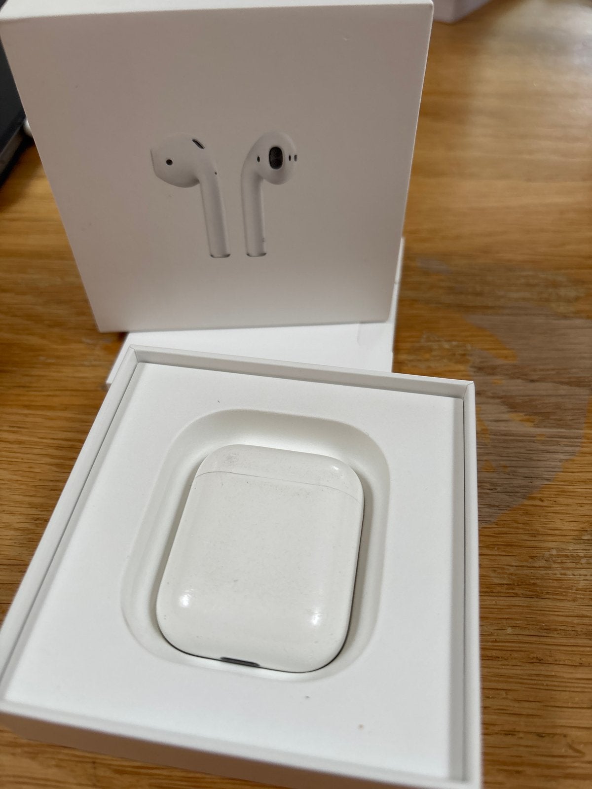 Apple AirPods met oplaadcase, een oortje werkt niet goed, In-ear, Gebruikt, Bluetooth, Ophalen of Verzenden