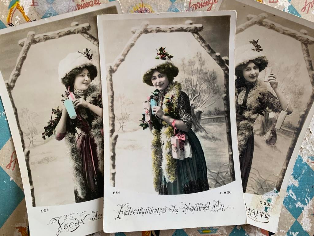 3x Nieuwjaar - dame met geschenken, Ophalen of Verzenden, Voor 1920, Gelopen, Feest(dag)