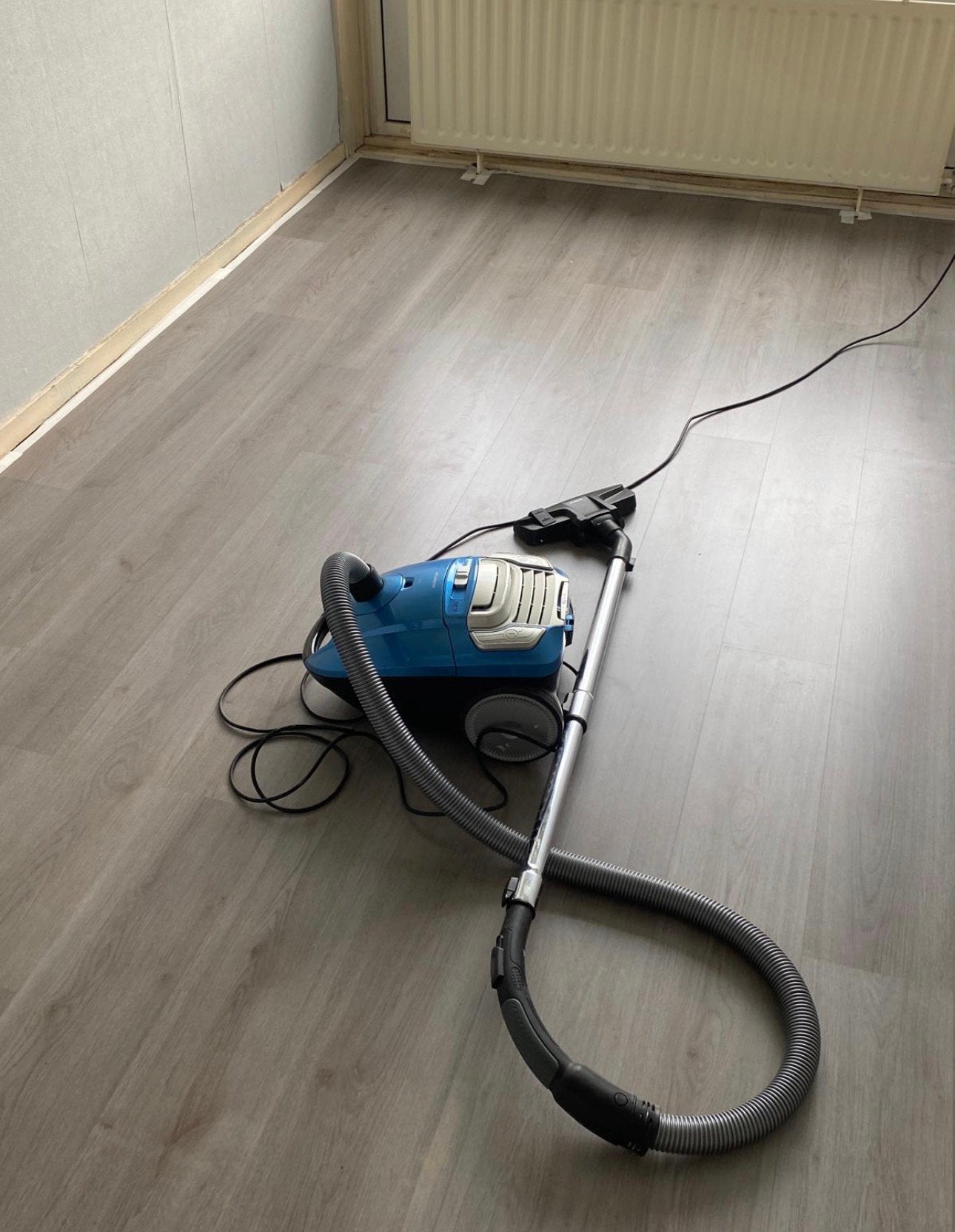 Laminaat grijs in HOORN, Ophalen, 50 tot 150 cm, Zo goed als nieuw, 10 m² of meer