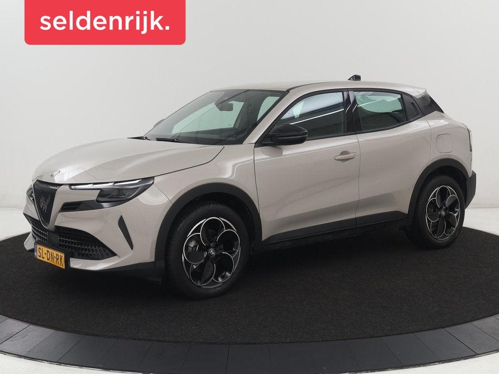 Alfa Romeo Junior Elettrica 54 kWh | SOH 97,3% | Adaptive cr, 413 km, Stof, Gebruikt, Parkeersensor