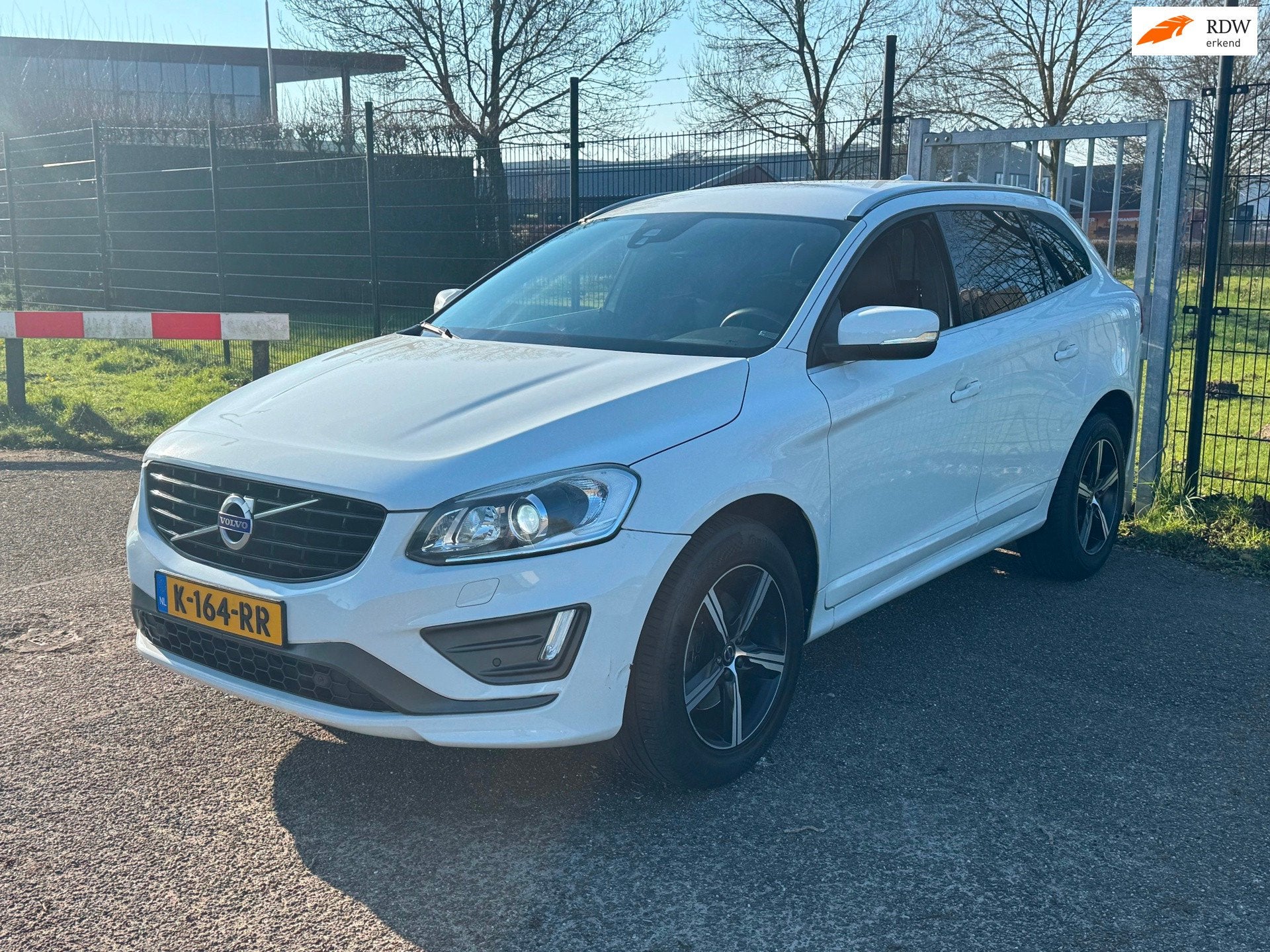 Volvo XC60 2.0 D3 FWD Automaat R-Design Xenon Trekhaak, Euro 6, 4 cilinders, Wit, Bedrijf