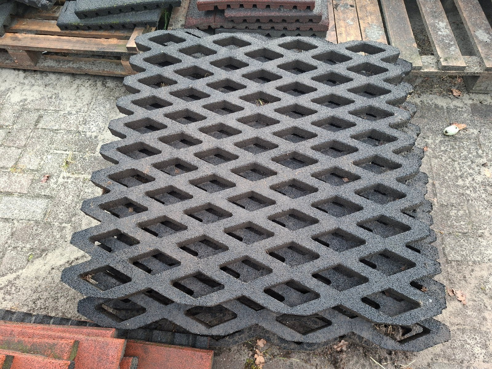 +/- 12 m2 Rubberen grastegels, Tuin en Terras, Ophalen