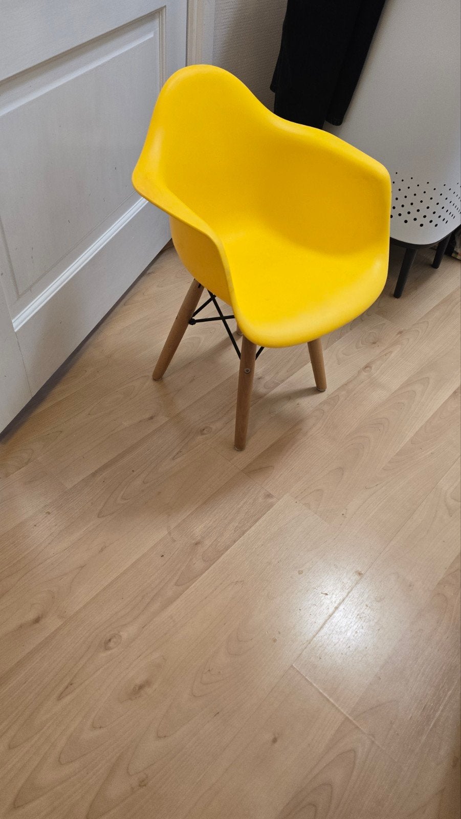 Gele kinderstoel met houten poten, Kinderen en Baby's, Kinderstoelen, Ophalen, Gebruikt, Overige typen