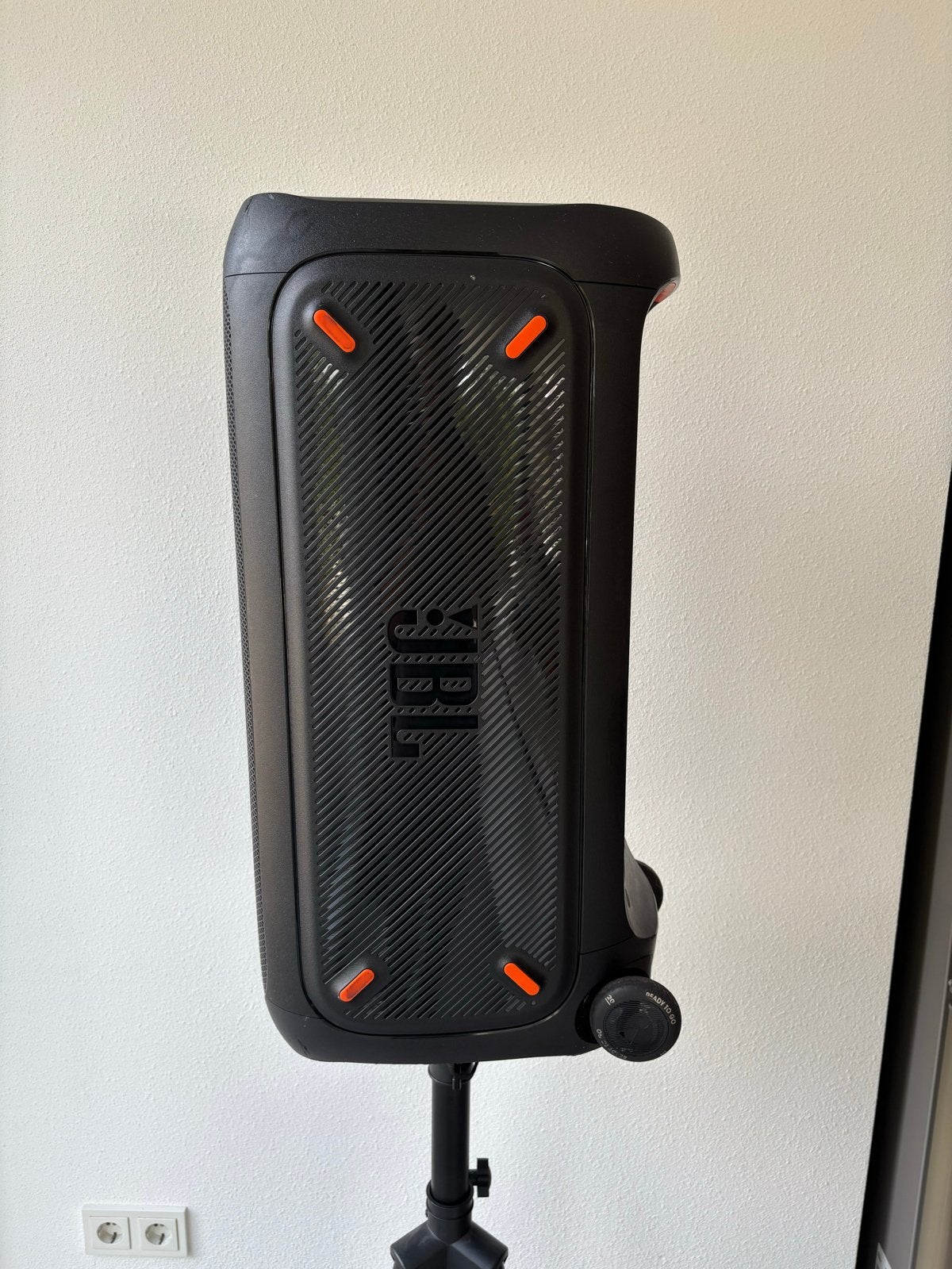 Foto 4 van JBL Partybox 310 met statief - Party Speaker met LED