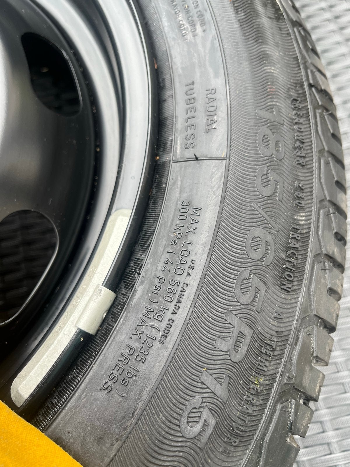 Reservewiel Peugeot 208 165/65R15 met krik en sleutel, Ophalen, Gebruikt, Schaarkrik