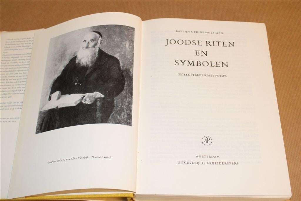 Joodse Riten en Symbolen — Standaardwerk Rabbijn De Vries, Ophalen of Verzenden, Gelezen