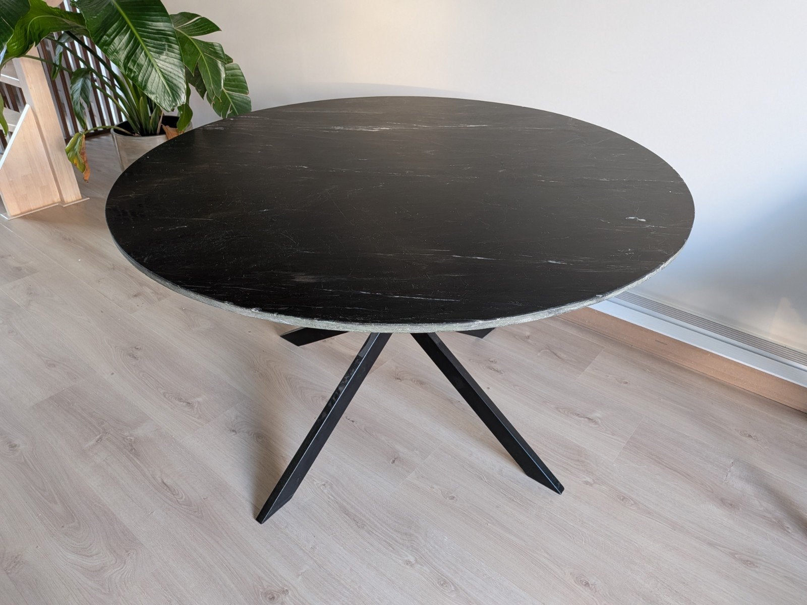 Eleonora Remy marmeren ronde eettafel met kruispoot, Ophalen, Rond, 100 tot 150 cm, 100 tot 150 cm