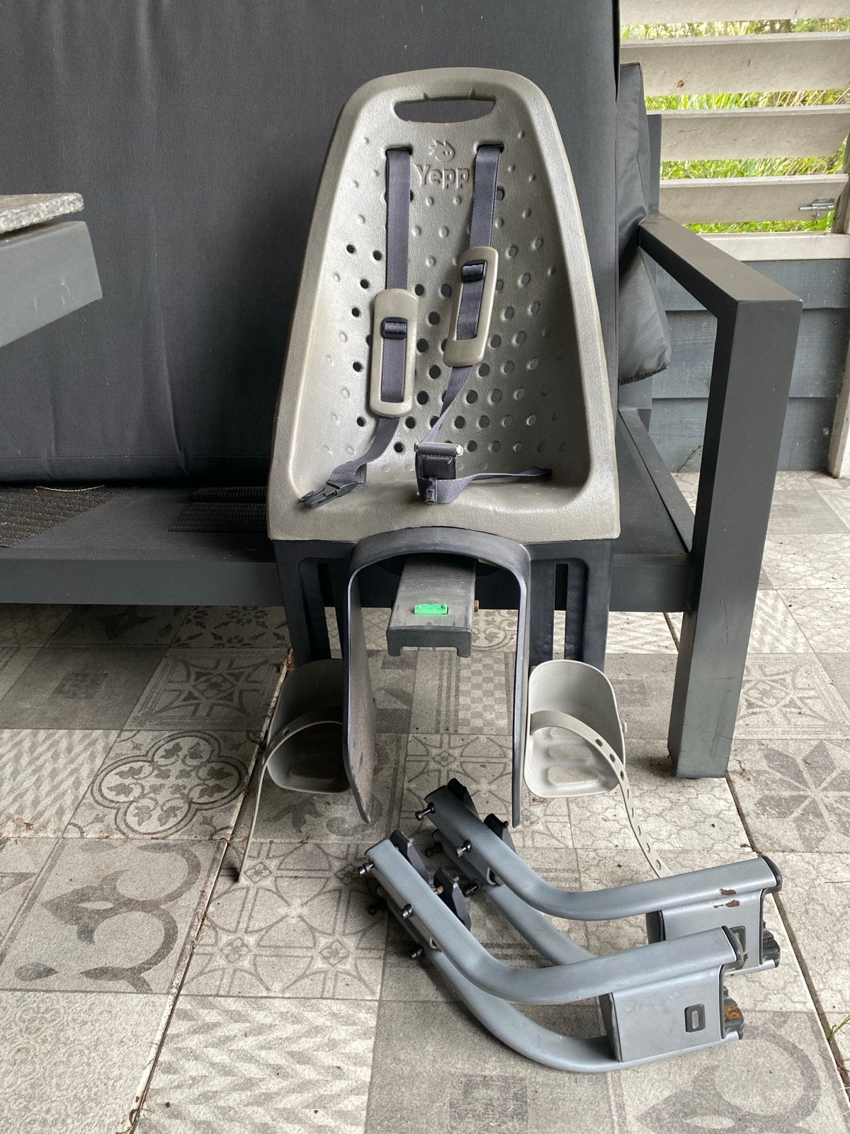 Yepp Fietsstoeltje Achterzitje - Grijs / 2 adapters, Ophalen, Achterzitje, 9 t/m 36 kg, Gebruikt