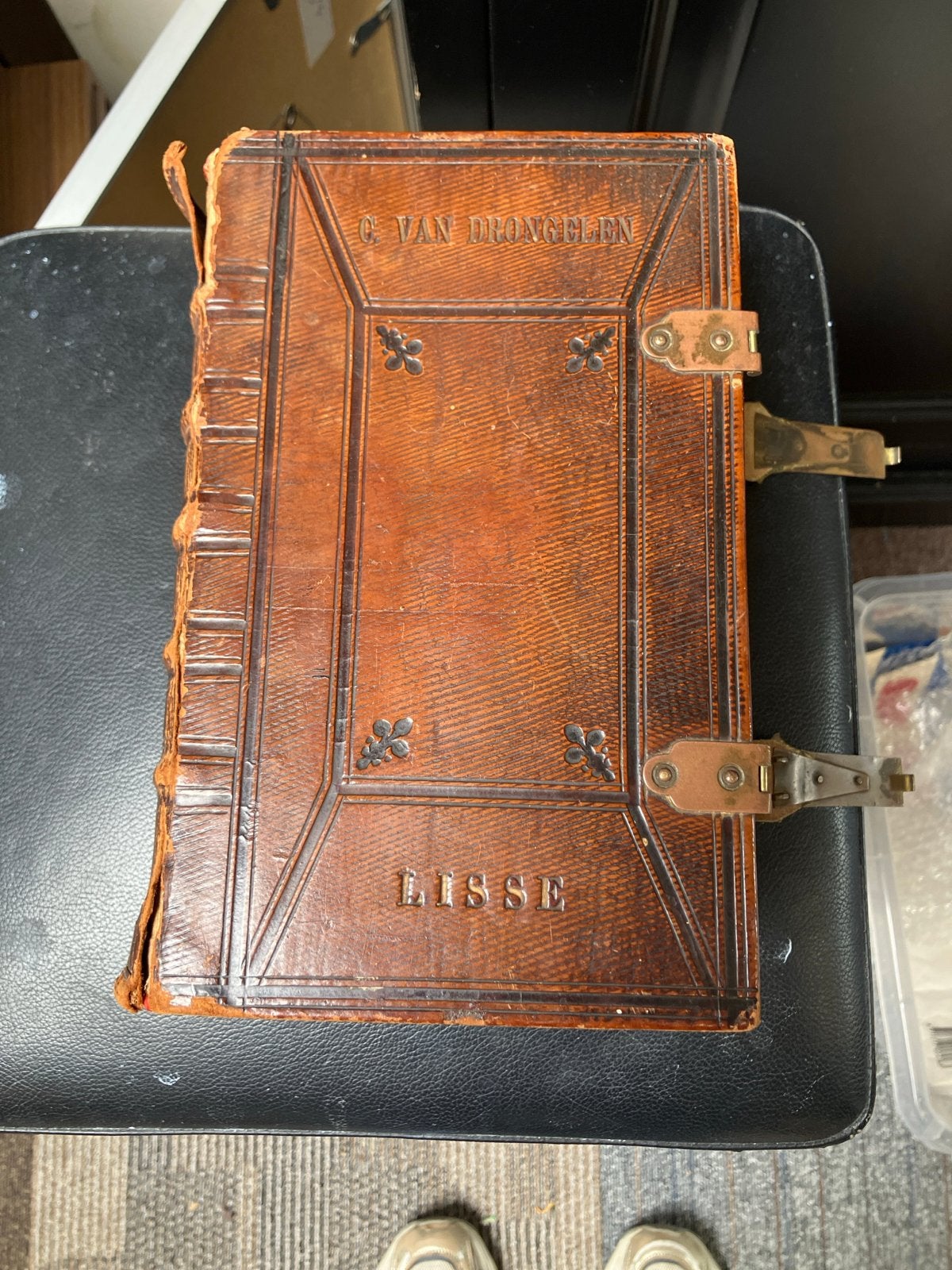 Antieke Bijbel uit 1884 met leren kaft en sloten, Antiek en Kunst, Antiek | Boeken en Bijbels, Ophalen