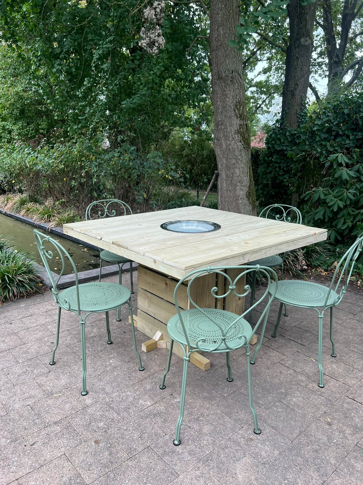 BBQ tafel incl. ingebouwde kolen bbq, Ophalen, Nieuw, Vierkant, Hout