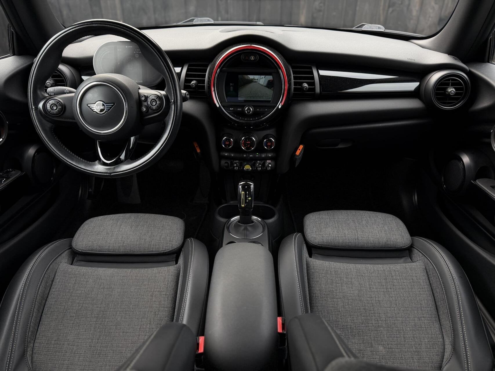 Mini Electric Essential 33 kWh| Camera| Keyless| Carplay|, Auto's, 1340 kg, 4 stoelen, 184 pk, Zilver of Grijs