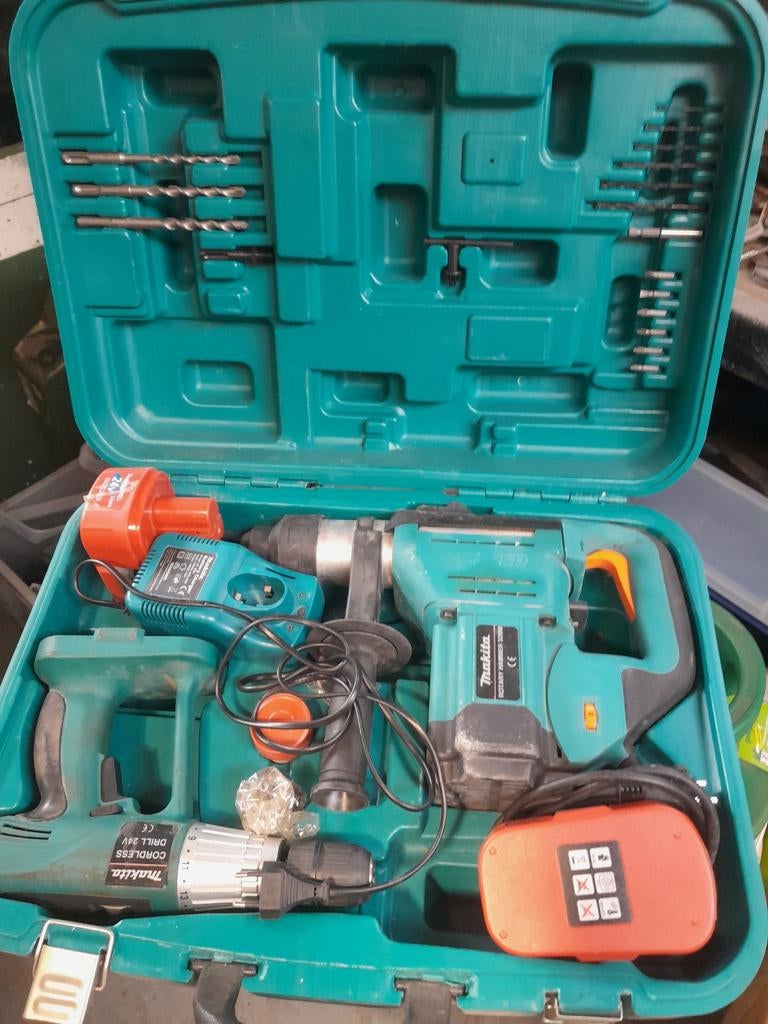 Makita Boorhamer en Accuboormachine Set in Koffer, Doe-het-zelf en Verbouw, Gereedschap | Boormachines, Ophalen, Boor- en/of Breekhamer