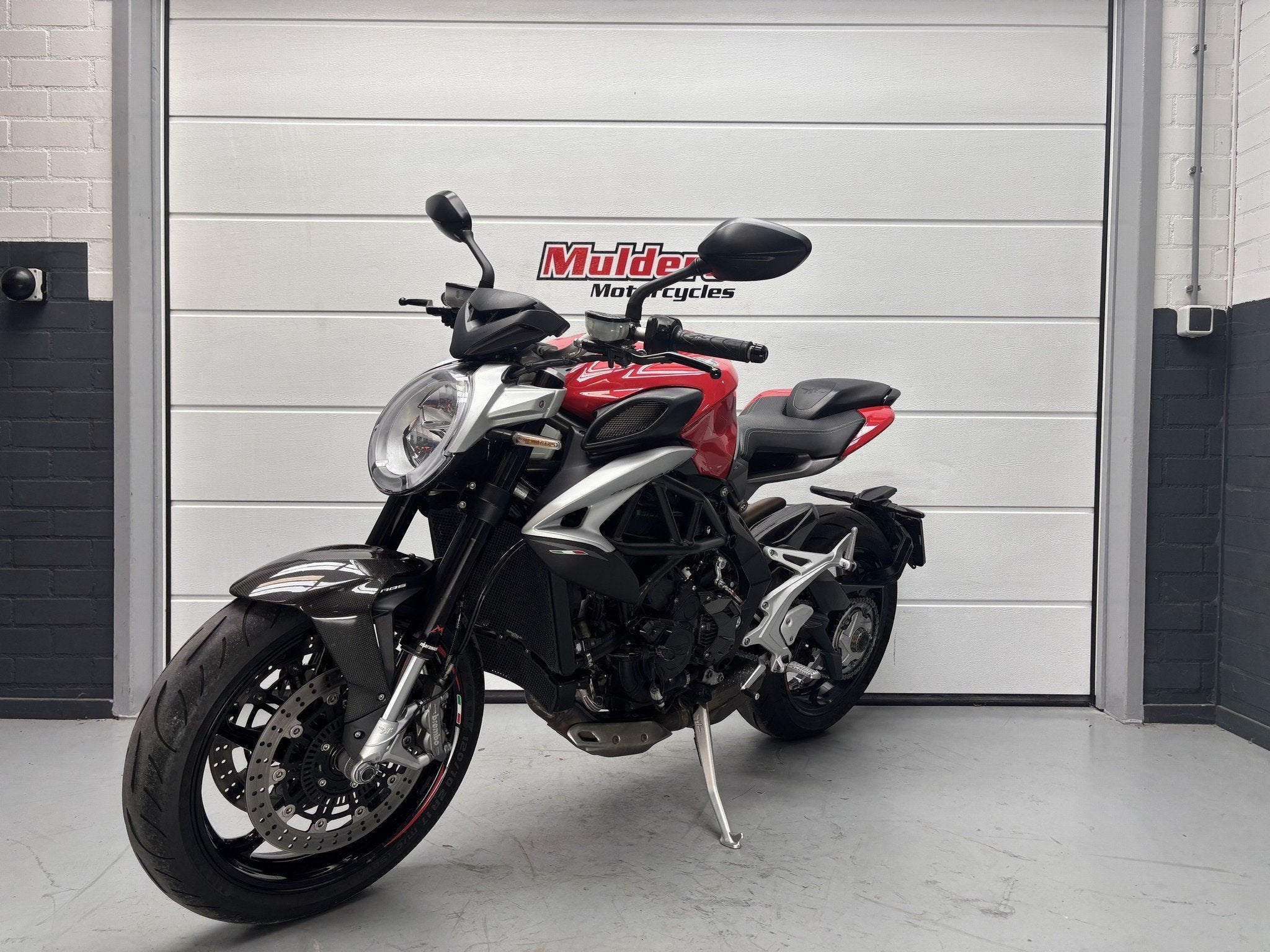 MV Agusta BRUTALE 800 (bj 2016), MV Agusta Motor SpA, Bedrijf, ABS, Naked bike