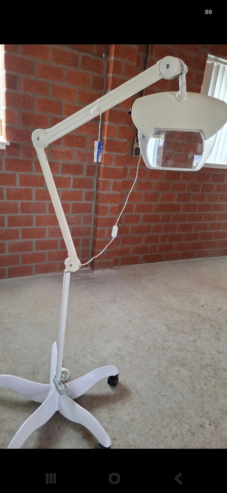Luxo vergrootlamp met statief - Nieuwstaat, Ophalen, Zo goed als nieuw