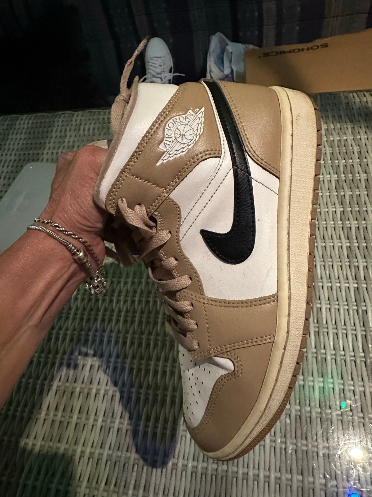 Nike Air Jordan 1 Mid 'Light Smoke Grey' Sneakers, Ophalen of Verzenden, Zo goed als nieuw, Grijs, Sneakers of Gympen