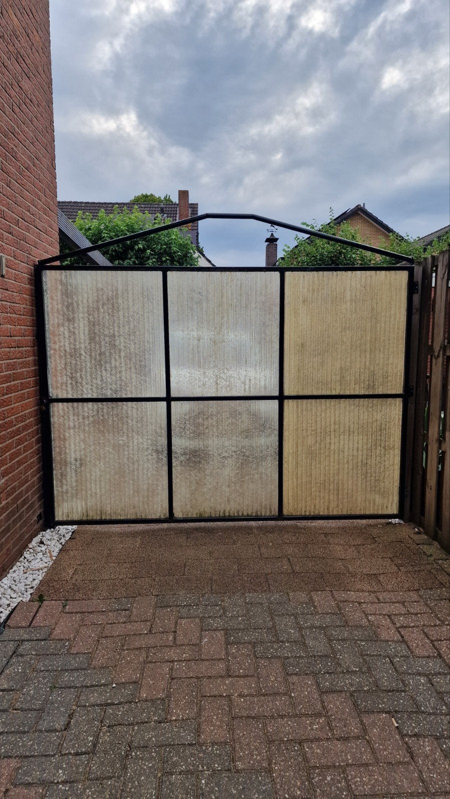 Gebruikte poort met metalen frame - oud ijzer, Tuin en Terras, Tuinpoorten, Ophalen, Gebruikt, 150 tot 200 cm, IJzer