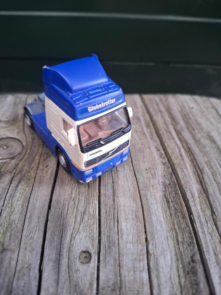 Miniatuurmodel Volvo F16 Globetrotter vrachtwagentrekker, Gebruikt, 1:50 of kleiner, Truck, Ophalen