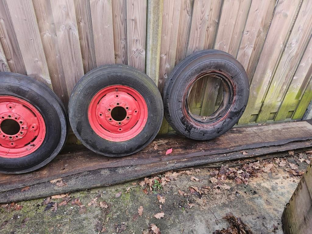 Voorwielen, banden Ford dexta, Ophalen
