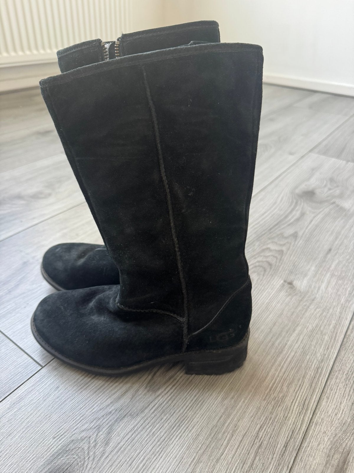 UGG te koop (echt), Kleding | Dames, Schoenen, Ophalen of Verzenden, Zo goed als nieuw, Zwart