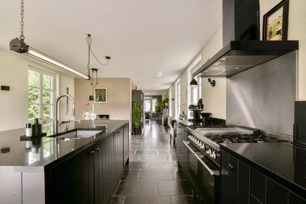 Luxe keuken met groot kookeiland en Boretti/Bosch apparatuur, Huis en Inrichting, Ophalen, Zwart, Overige typen, Zo goed als nieuw