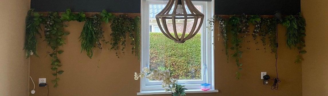 Wandplanken met kunstbloemen, Ophalen, Zo goed als nieuw
