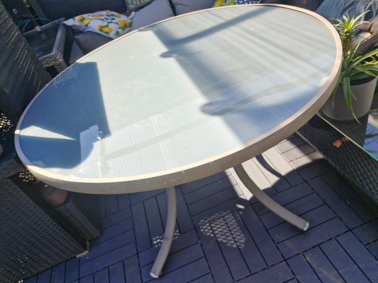 Gratis tuintafel met glazen blad, Ophalen of Verzenden