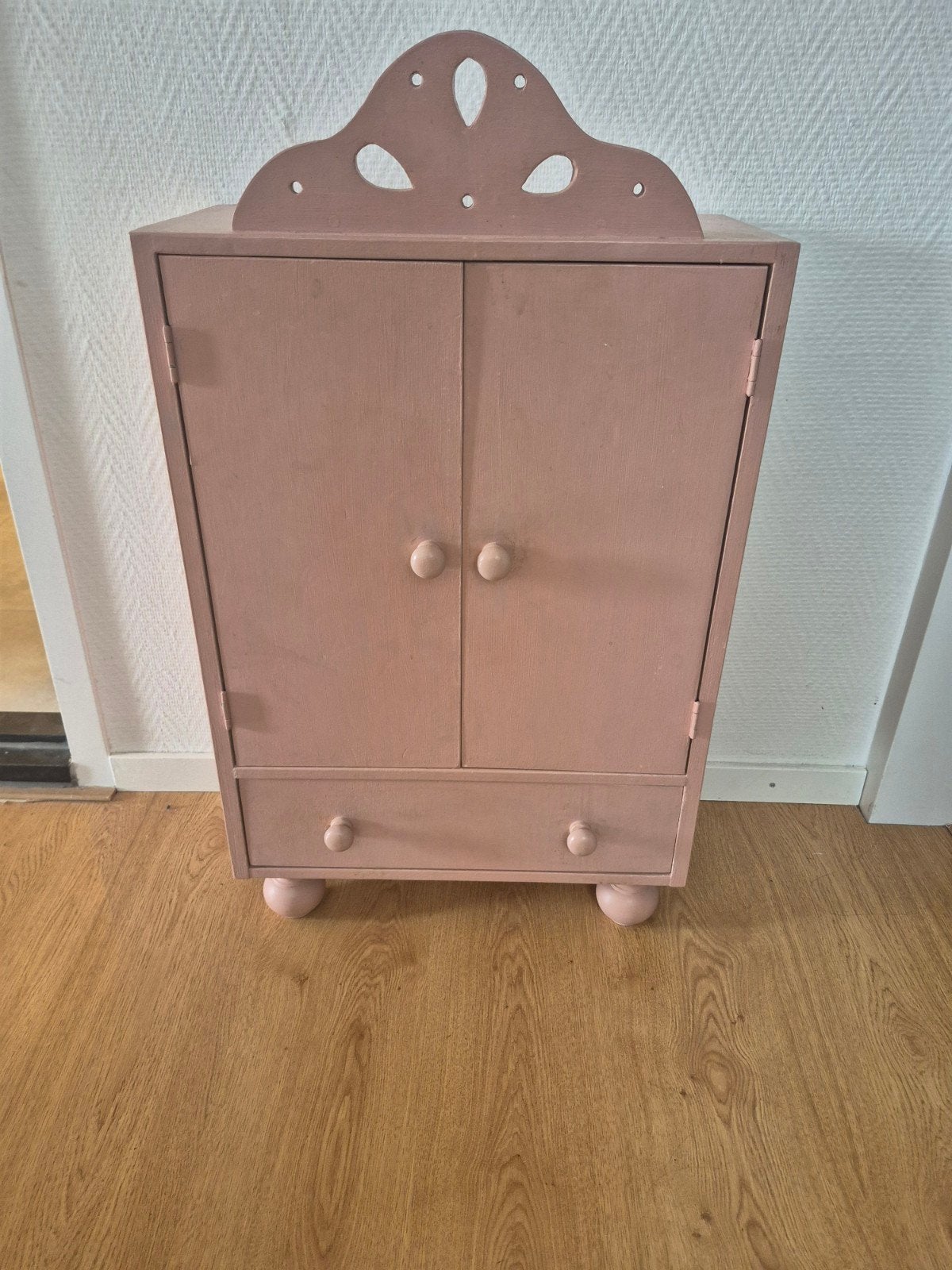 Klein oud roze kastje voor een meisje, Huis en Inrichting, Ophalen, Minder dan 50 cm, Gebruikt, Met deur(en)