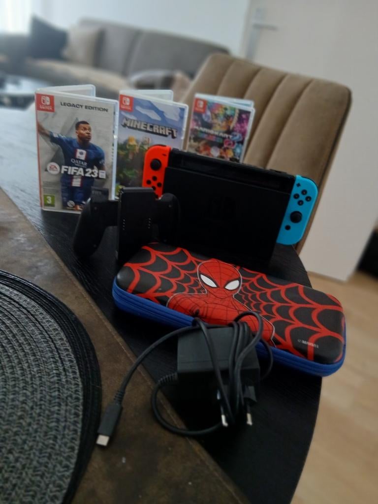 Nintendo Switch - Compleet met games en accessoires, Spelcomputers en Games, Met 2 controllers, Ophalen of Verzenden, Switch Original