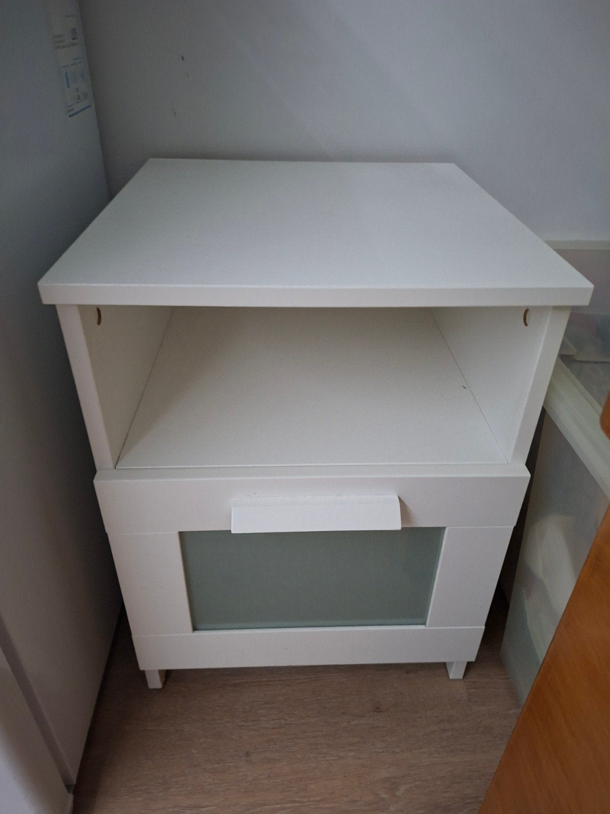 Wit nachtkastje met lade en open vak, Ophalen, Gebruikt, Minder dan 45 cm, Minder dan 55 cm