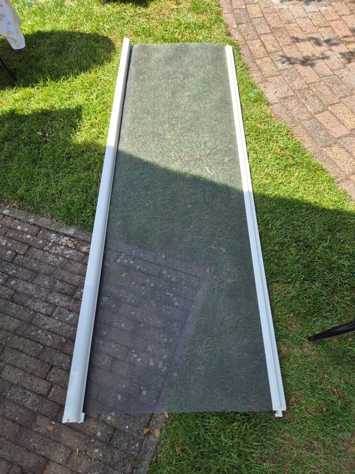 Hordeur op maat - Wit frame, zwart gaas, Doe-het-zelf en Verbouw, Rolluiken, Ophalen, Gebruikt, Minder dan 100 cm, Wit