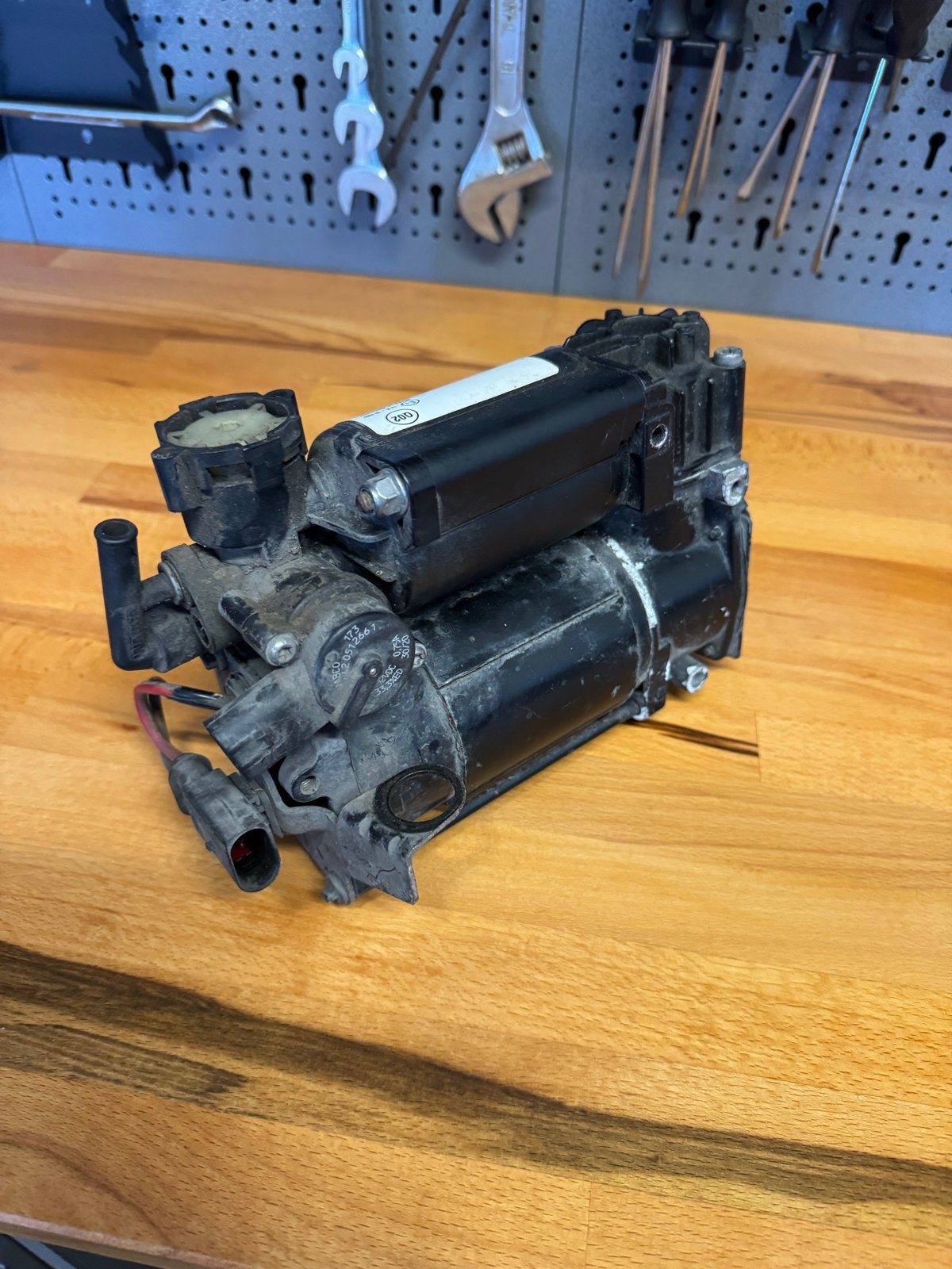 Wabco Airmatic compressor Mercedes-Benz W211 E500, Ophalen of Verzenden, Gebruikt, Mercedes-Benz