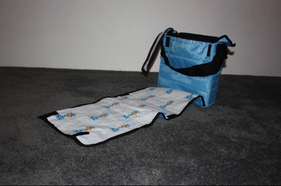 Praktische Blauwe Luiertas met Geïntegreerd Verzorgingsmatje, Verzorgingstas, Verstelbare schouderband, Overige merken, Blauw