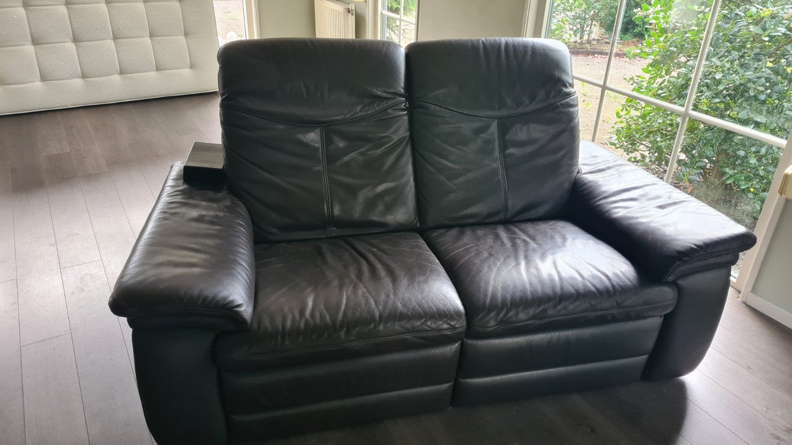 €50, 2 zits lederen bank, elektrisch,, Huis en Inrichting, Ophalen, Gebruikt, Tweepersoons, Rechte bank