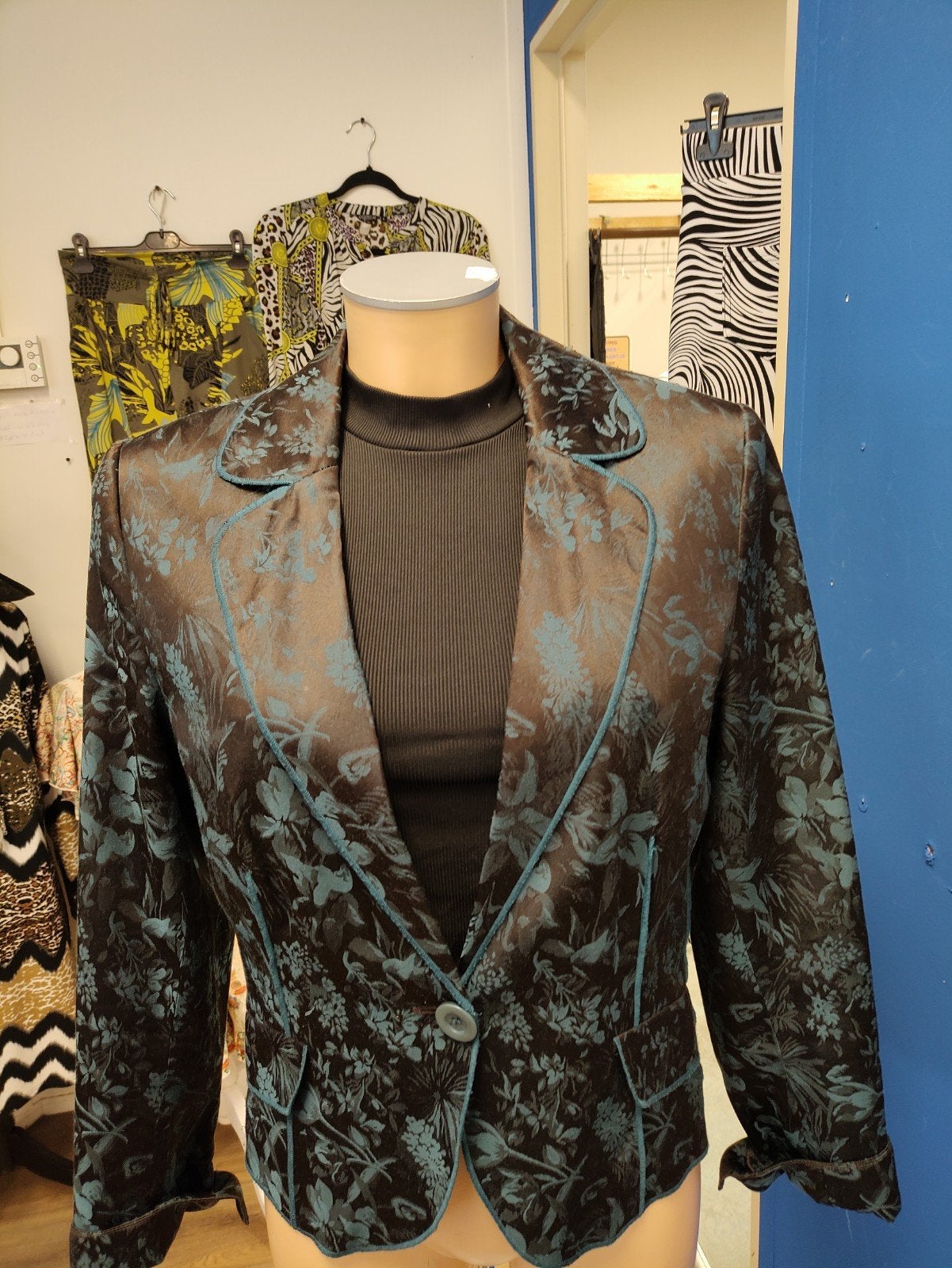Apart jasje met bloemenprint - Maat 42, Blauw, Maat 42/44 (L), Ophalen of Verzenden, Jasje