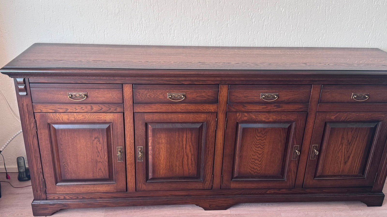 Mooi en ruim dressoir van 220 cm lang, Ophalen